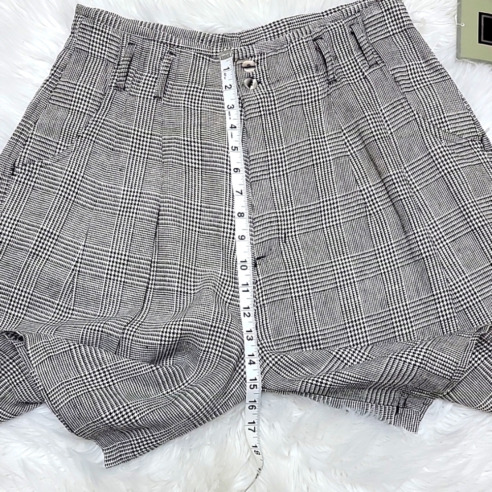 Vintage | Bill Blass | Plaid High Rise Belted Bermuda Shorts - Picture 11 of 15